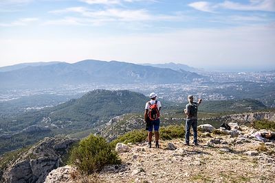 Massif du Garlaban avec Marseille en arrière-plan - Bouches-du-Rhône - Provence-Alpes-Côte d'Azur - France