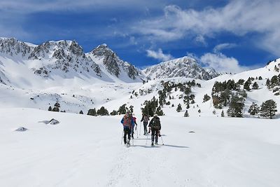 Randonnée à raquettes dans les Hautes-Pyrénées - France