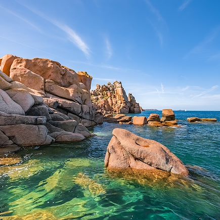 Au cœur de la côte de Granit Rose