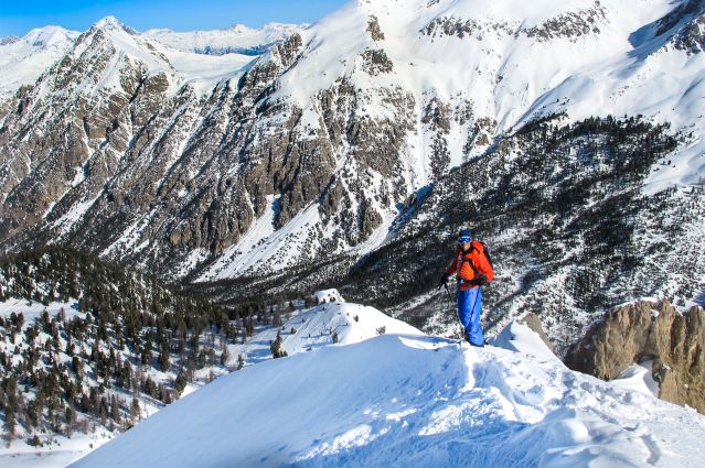 Initiation au ski de randonnée à Cervières - Alpes du Sud - France
