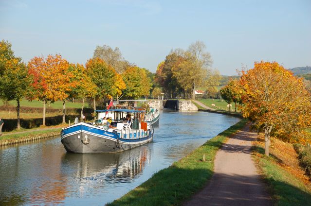 Image Le canal de Bourgogne à vélo