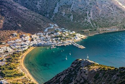 © Gaetano Cessati - Port de Kamares-Sifnos-Grèce Port de Kamares-Sifnos-Grèce