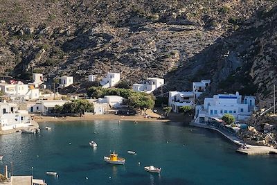 © Adeline Tigréat - Plage de Cheronissos - Sifnos - Îles des Cyclades - Grèce Plage de Cheronissos - Sifnos - Îles des Cyclades - Grèce