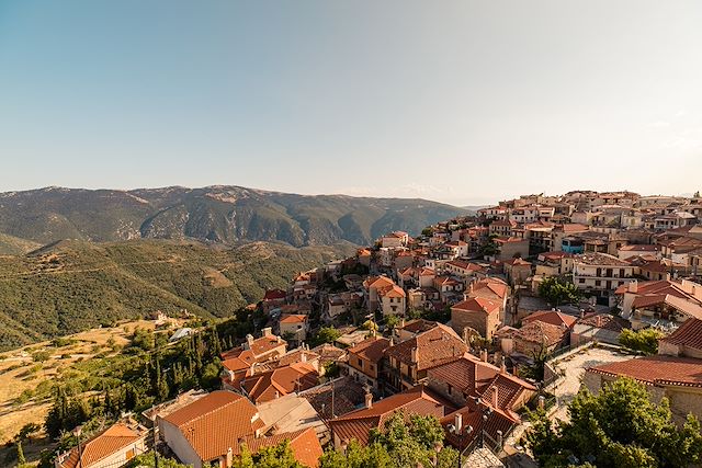 Voyage Du Mont Parnasse au site antique de Delphes
