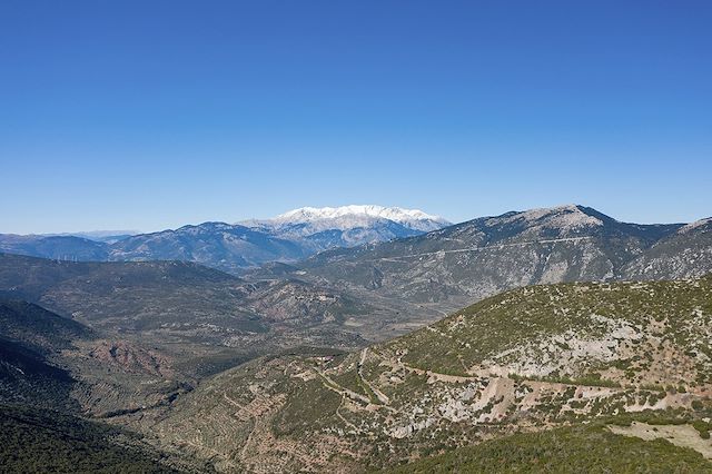 Voyage Du Mont Parnasse au site antique de Delphes