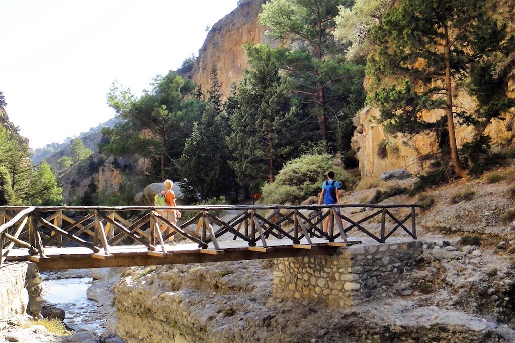 Image Randonnée En Crete - Randonnée De Loutro À Paléochora - Randonnée Dans Les Gorges De Samaria