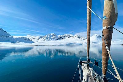 © Vartan Ibranyan - Voilier Varuna - Côte est du Groenland Voilier Varuna - Côte est du Groenland