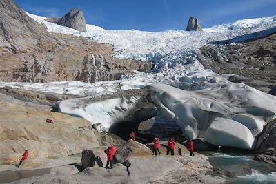 © Tasermiut - Randonnée sur le glacier en face de Gorrosari - Groenland Randonnée sur le glacier en face de Gorrosari - Groenland