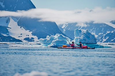 Kayak de mer dans le fjord Angmassalik - Sermersooq - Groenland