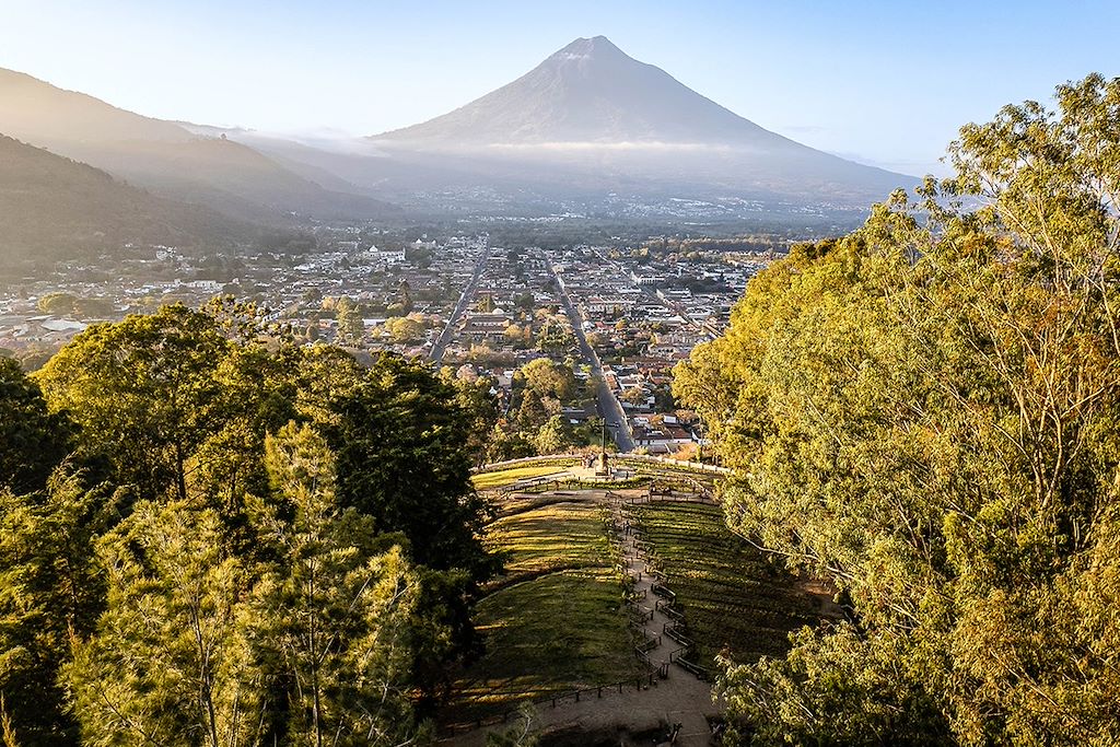 Image Randonnée Volcans - Lac Atitlan - Visite Cité Maya De Tikal - Marché De Chichicastenango