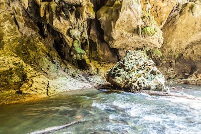 © Matyas Rehak / Adobe Stock - Grottes de Candelaria - Guatemala Grottes de Candelaria - Guatemala