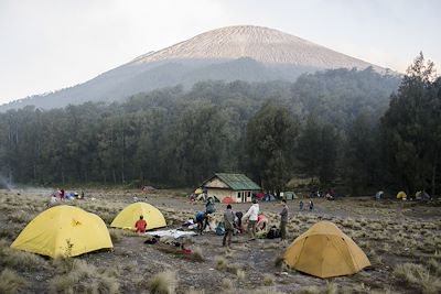 Campement au pied du mont Rinjani sur l'île de Lombok - Indonésie
