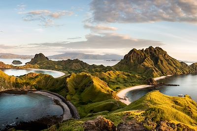 © donnchans / Adobe Stock - Les îles de Komodo - Flores - Indonésie Les îles de Komodo - Flores - Indonésie