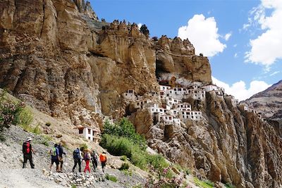 © Jean-Claude Colin - En arrivant au monastère de Phuktal - Zanskar - Inde En arrivant au monastère de Phuktal - Zanskar - Inde