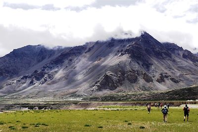 © Jean-Claude Colin - Arrivée à Sarchu - Vallée de la Lingti Chu - Zanskar - Inde Arrivée à Sarchu - Vallée de la Lingti Chu - Zanskar - Inde