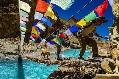 © Franck Charton - Pont sur la Tsarap à Phuktal - Zanskar - Inde Pont sur la Tsarap à Phuktal - Zanskar - Inde