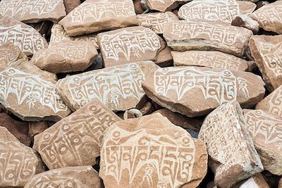 Om Mani Padme Hum - Mantra bouddhiste - Mur de mani - Ladakh - Inde