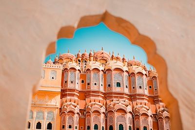 © Abhisheklegit / Getty Images - Hawa Mahal, palais des vents à Jaipur  Hawa Mahal, palais des vents à Jaipur