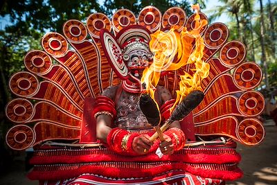 © Aurora / hemis.fr - Fête de Theyyam - Kerala - Inde Fête de Theyyam - Kerala - Inde