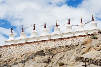 Chortens au monaste`re de Shey - Ladakh - Inde