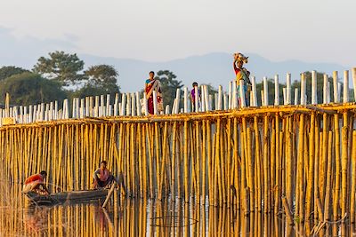 Vie quotidienne  sur l' île de Majuli au millieu du fleuve Brahmapoutre