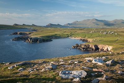 Le mont Brandon et la péninsule de Dingle depuis Clogher Head, comté de Kerry - Irlande - Irlande