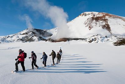 © GERAULT Gregory / hemis.fr - Raquettes - Landmannalaugar - Islande Raquettes - Landmannalaugar - Islande