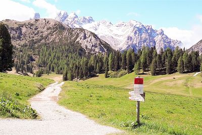 © Bruno Poinson - Randonnée dans les Dolomites - Italie Randonnée dans les Dolomites - Italie