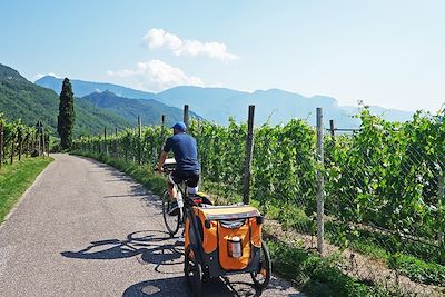 © Aurélien Tocquec - Sur la route d'Ora - A vélo des Dolomites au Lac de Garde - Italie Sur la route d'Ora - A vélo des Dolomites au Lac de Garde - Italie