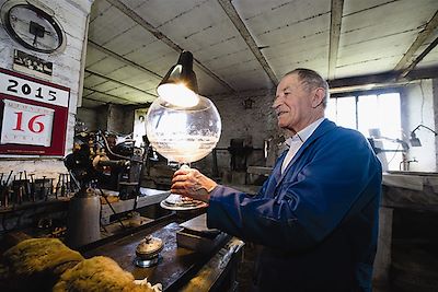 Boreno Cigni, 89 ans, graveur sur cristal à Colle di Val d'Elsa - Toscane - italie