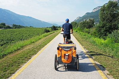 © Aurélien Tocquec - Piste cyclable et vignobles - A vélo des Dolomites au Lac de Garde - Italie Piste cyclable et vignobles - A vélo des Dolomites au Lac de Garde - Italie