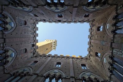 Dans le Palazzo Pubblico, aperçu de la Torre del Mangia - Sienne - Toscane - Italie