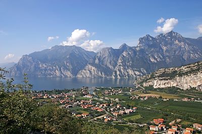 © Ra photography / iStock - Lac de Garde - Italie Lac de Garde - Italie