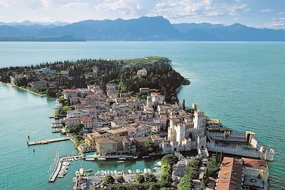© Consorzio Riviera del Garda e Colline Moreniche - Sirmione - Italie Sirmione - Italie