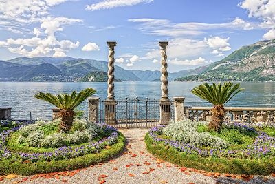 © Travel Faery / iStock - Jardin de Varenna - Lac de Côme - Italie Jardin de Varenna - Lac de Côme - Italie