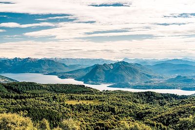 © Markus Schoeffler / Alamy / Hemis - Vue panoramique sur le lac Majeur depuis le mont Mottarone - Italie Vue panoramique sur le lac Majeur depuis le mont Mottarone - Italie