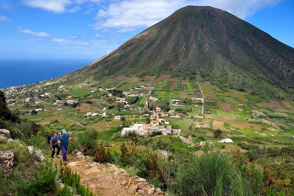 Image Voyage Sicile - Randonnée Etna - volcan Stromboli - îles éoliennes - Vulcano