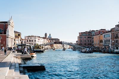 © Anna Mardo / Getty Images - Grand Canal - Près de la gare de Santa Lucia - Venise - Italie Grand Canal - Près de la gare de Santa Lucia - Venise - Italie