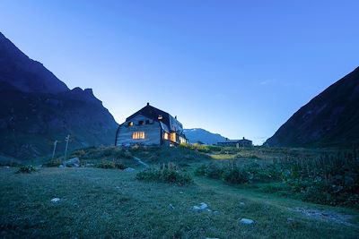 Refuge Bezzi dans la soirée - Valgrisenche - Vallée d'Aoste - Alpes italiennes - Italie