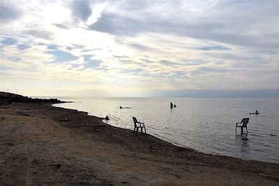 Baignade dans la Mer morte - Jordanie