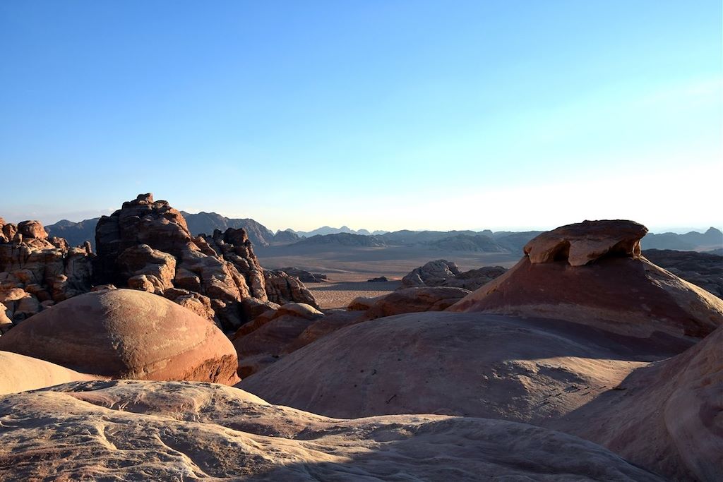 Image Trek Entre La Vallée De Dana Et Pétra, Découverte Du Wadi Rum
