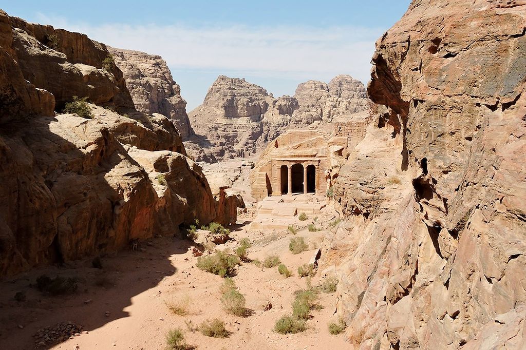 Image Trek Entre La Vallée De Dana Et Pétra, Découverte Du Wadi Rum