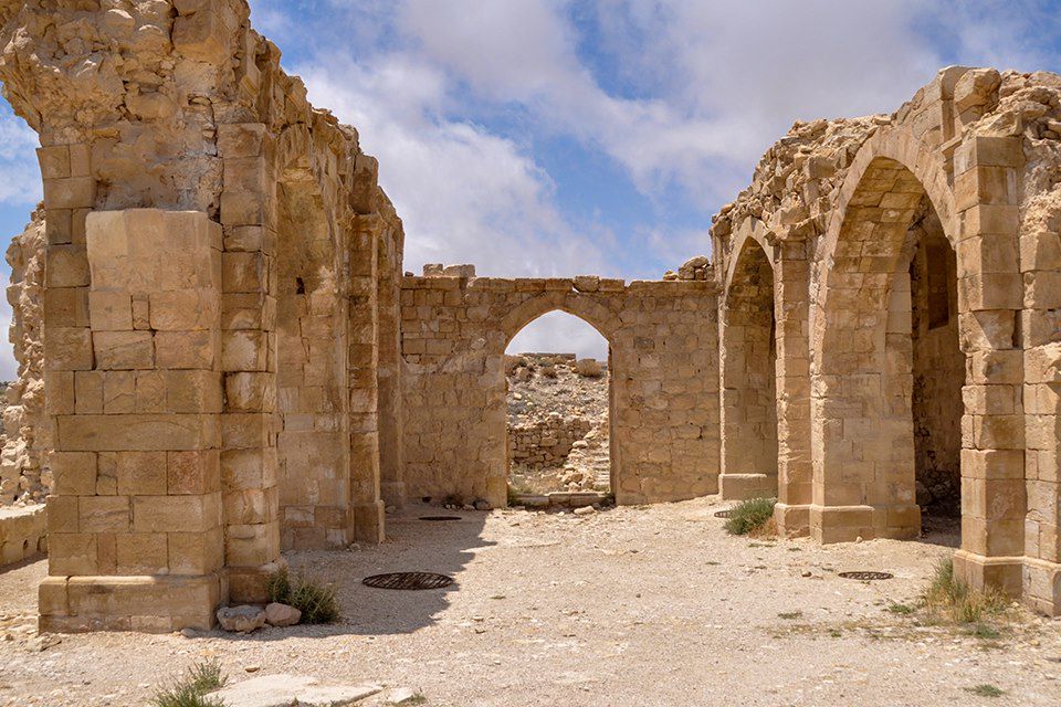 Image Randonnée Chamelière Dans Le Désert Du Wadi, Aventure Dans La Cité Antique De Pétra