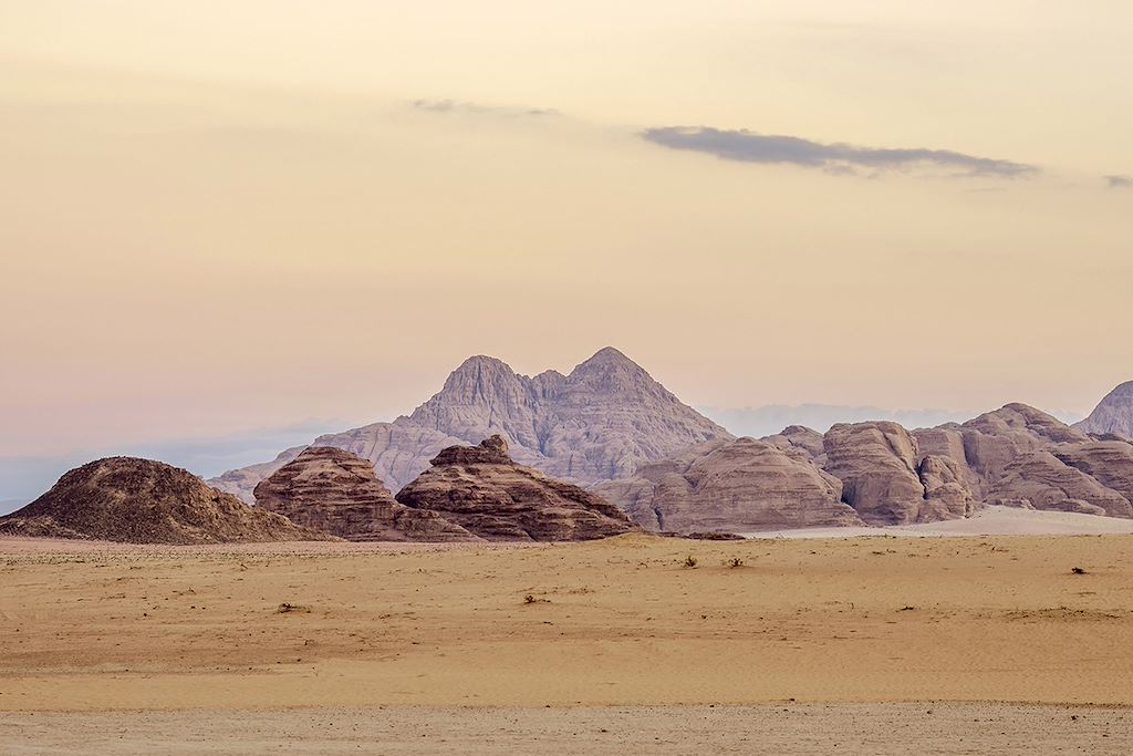 Image Excursion dans le Wadi Rum en VTT - Traversée de la Jordanie à VTT - Jordan bike trails