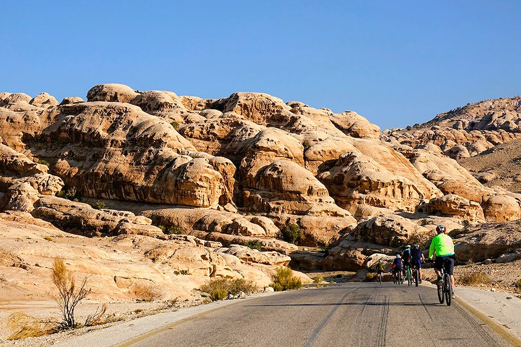 Image Excursion dans le Wadi Rum en VTT - Traversée de la Jordanie à VTT - Jordan bike trails