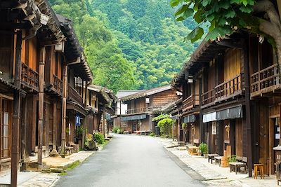 © L.tom / Adobe Stock - Tsumago-juku - Kisoji - Japon Tsumago-juku - Kisoji - Japon