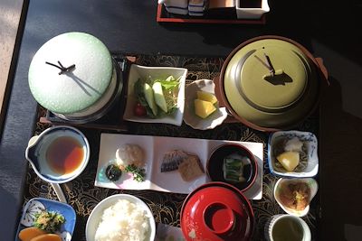 Petit déjeuner dans un ryokan - Beppu - Ile de Kyushu - Japon