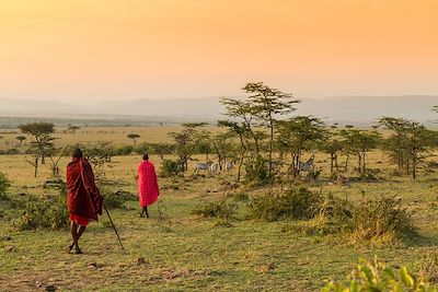 © roca83 / Adobe Stock - Promenade avec les Massaïs - Kenya Promenade avec les Massaïs - Kenya