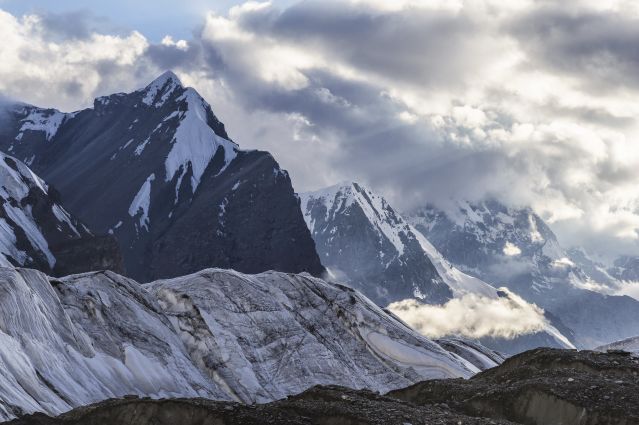 Voyage à pied : Trek sur les glaciers des monts Célestes