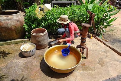 Immersion dans un village cambodgien : fabrication de nouilles de riz - Siem Reap - Cambodge